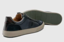 Ambitious 141347128- Trainer.