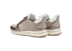 Ara 122483617-Trainer.